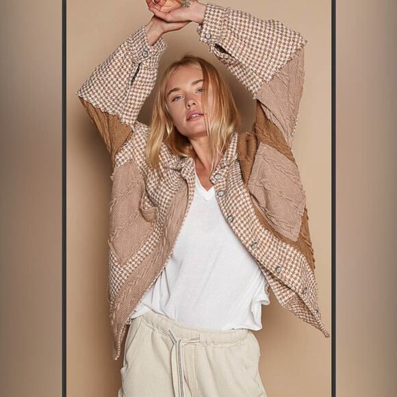 POL Boutique Designed in long sleeve roomy fit shacket in textured woven - Picture 2 of 6